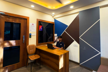 HelloWorld One srp image